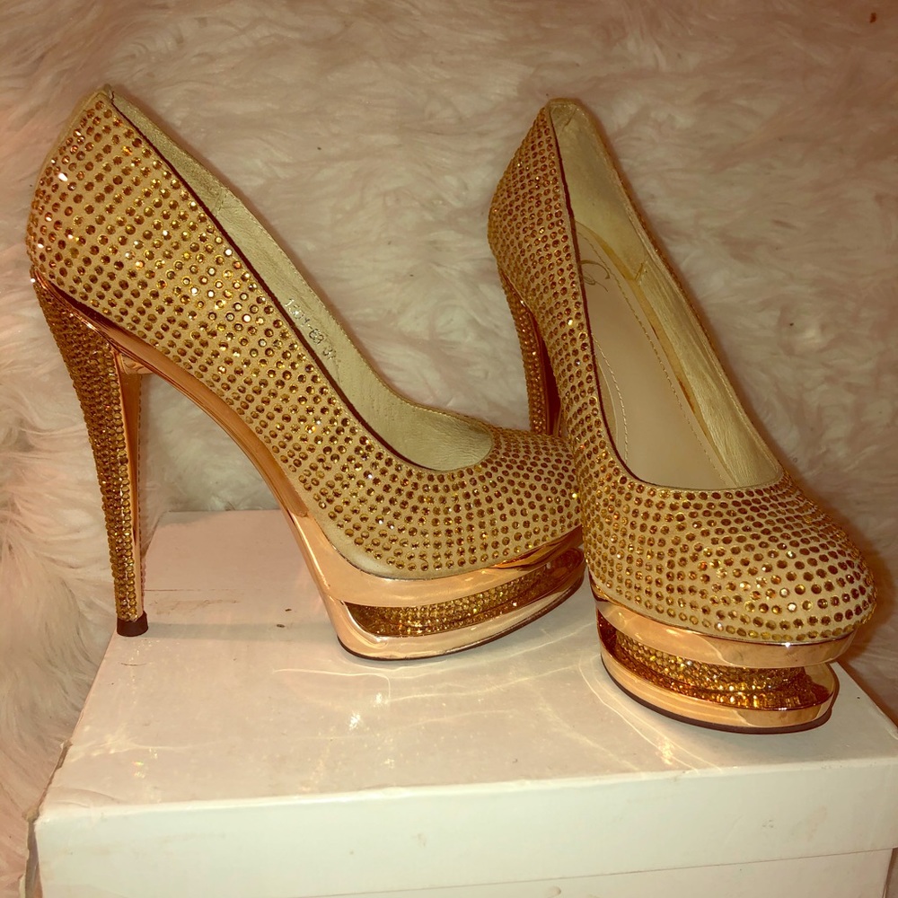 VERY UNIQUE - GOLD Crystal Heels (Sz 7)